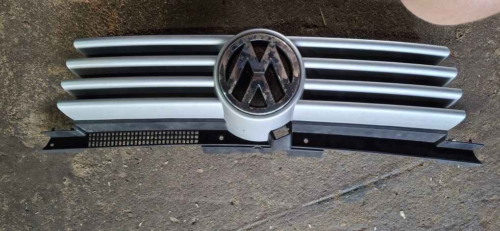 Vw бора решетка със емблема
