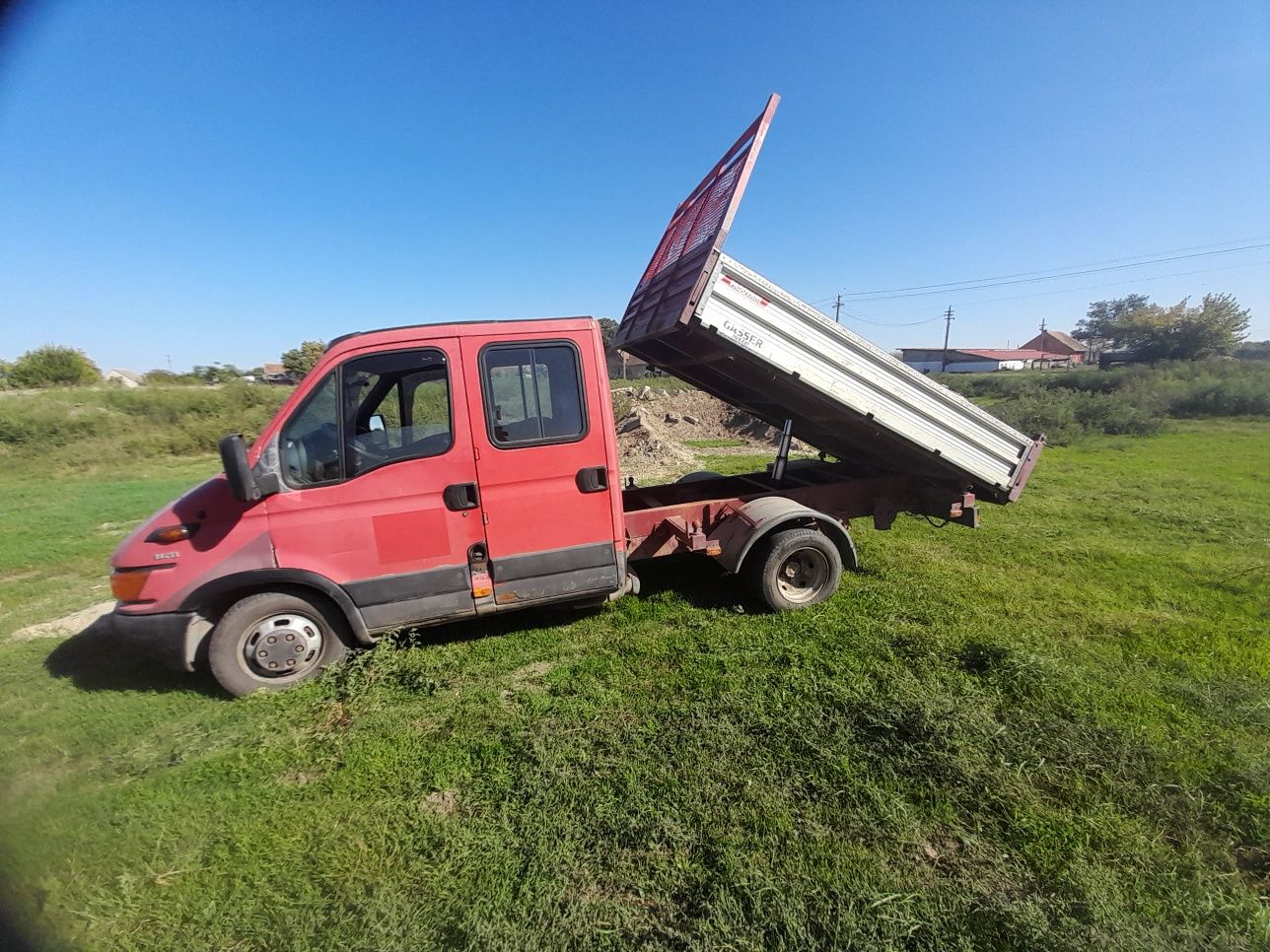 Vind Iveco Dayli basculabil.