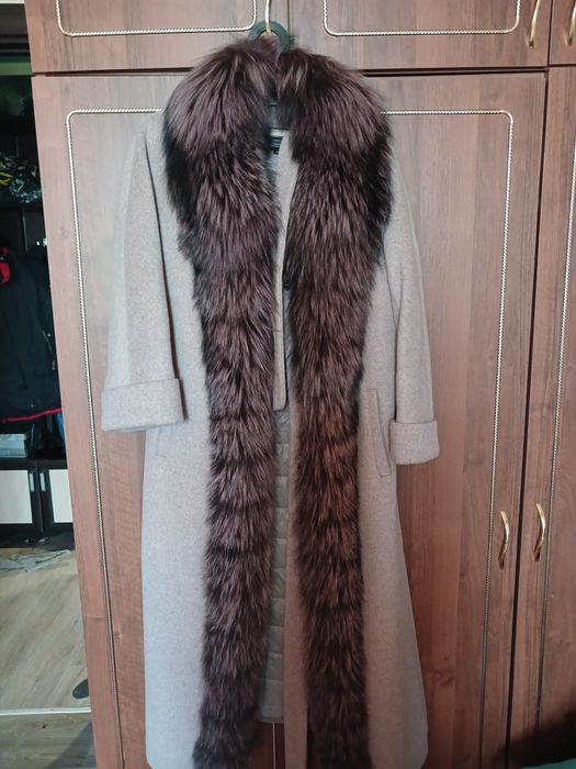 Продам пальто зима р.44.цена 80000