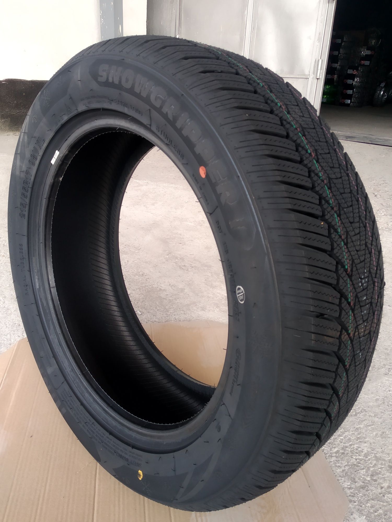 Зимние автошины 215/55R17