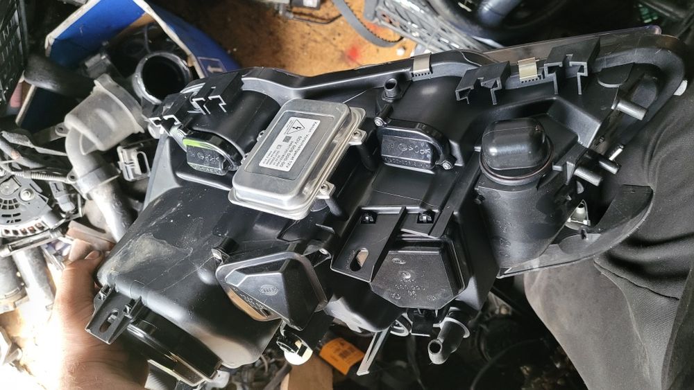 Десен фар за е65 фейс