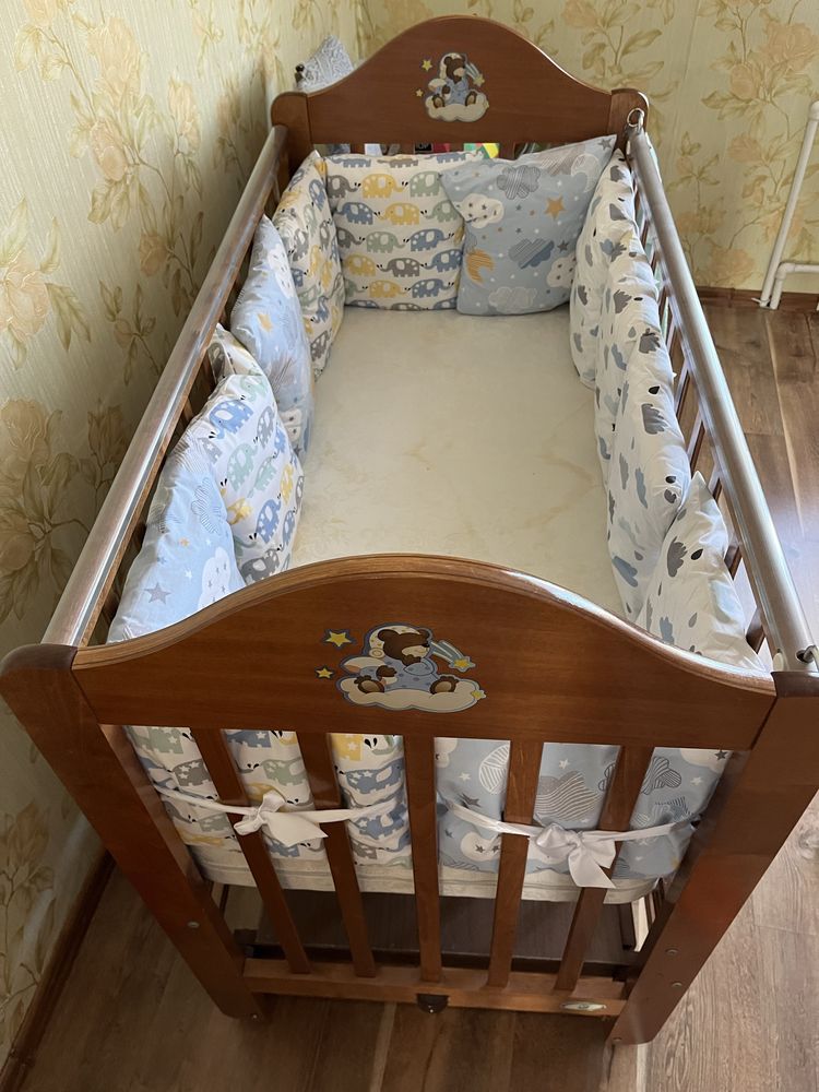 Продам деревянную детскую кровать