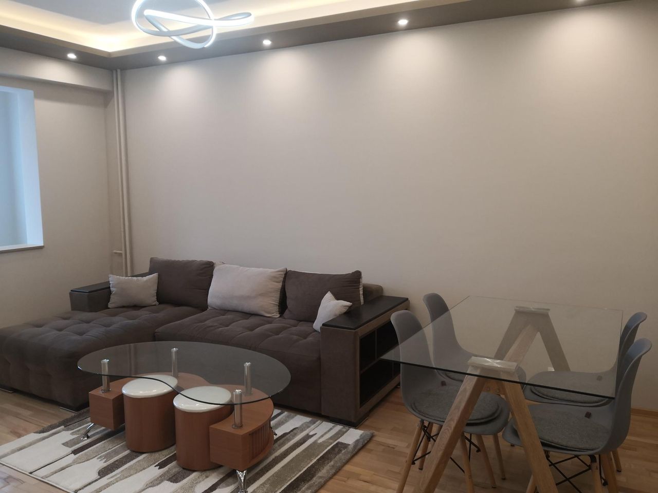 Дава се под наем Двустаен апартамент в София, Надежда 1 - 75 кв.м за 700 € - Снимка #1