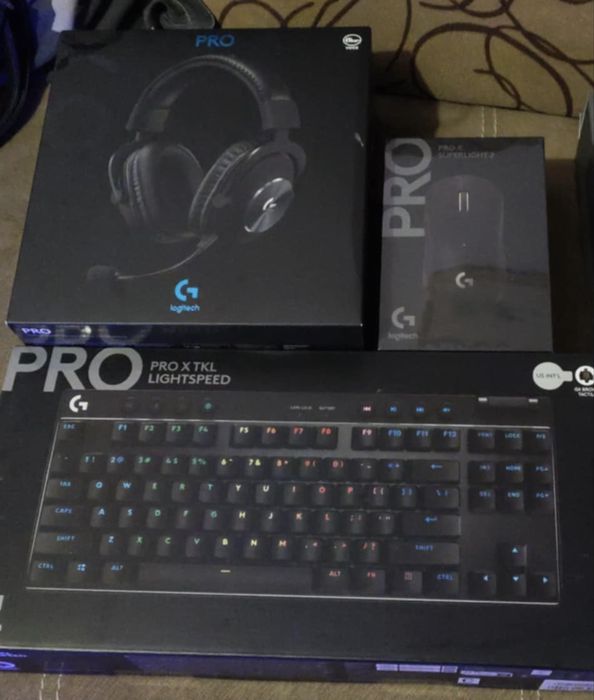 Vand casti, tastatura , mouse gaming logitech