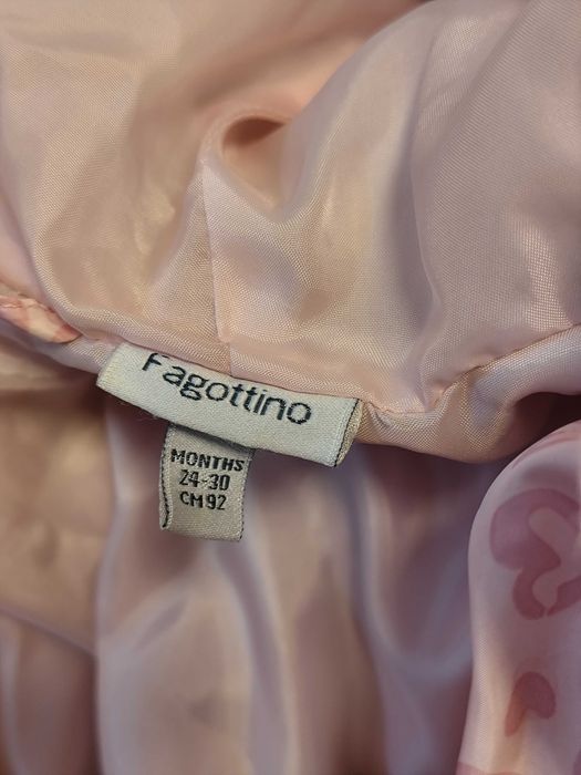 Подарявам дрехи за 2-3 години якета и рокля, лично предаване