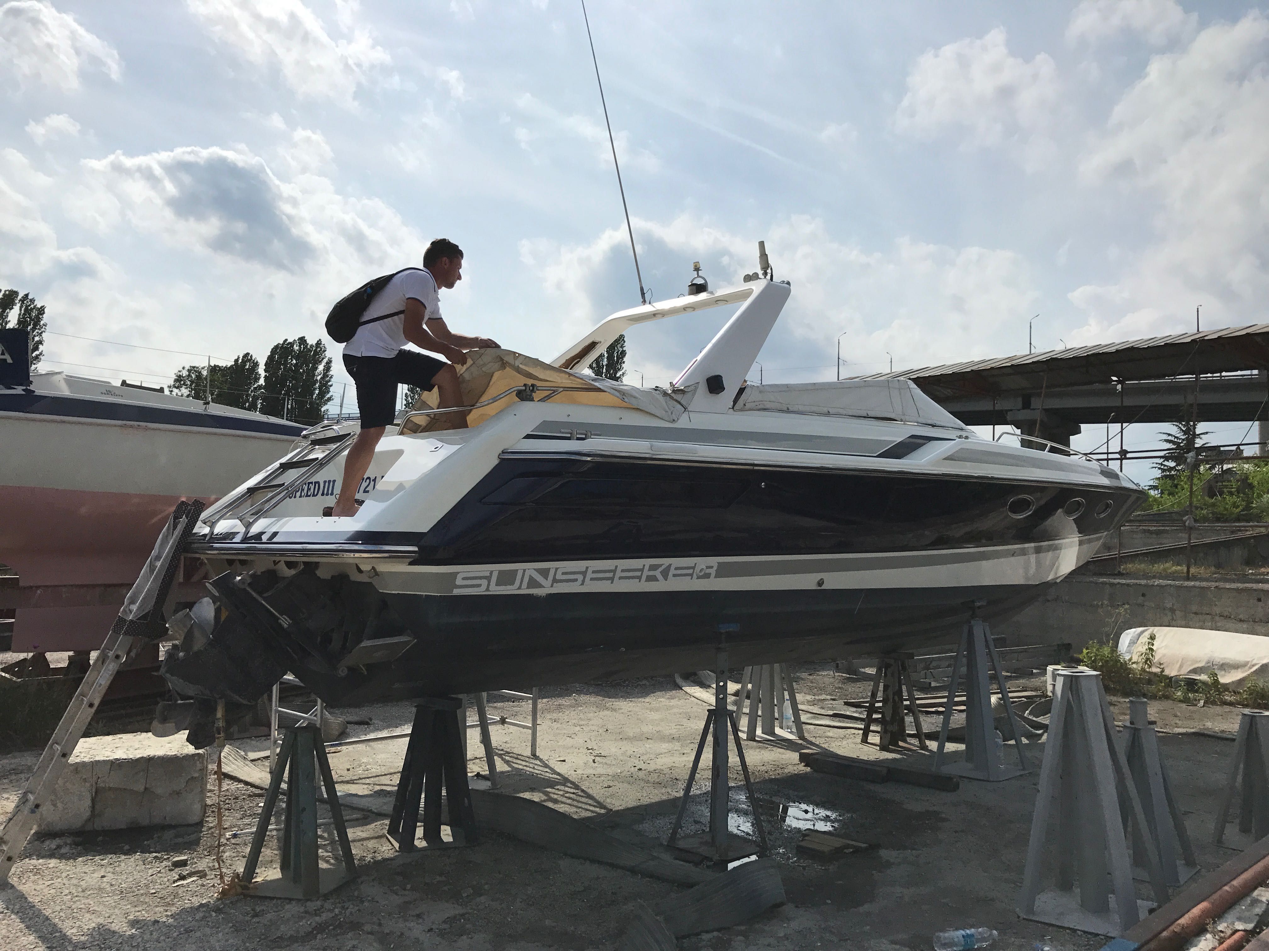 Моторна лодка Sunseeker 37