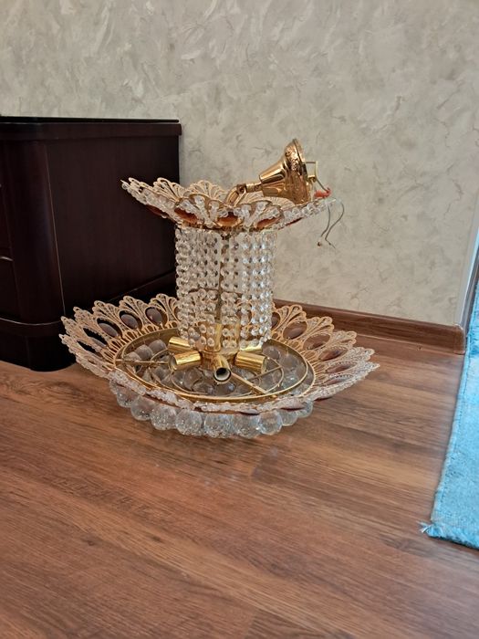 Продаётся люстра эмиратовская в хорошем состоянии, недорого. Торг есть