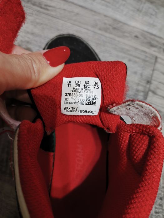 Продавам детски маратонки PUMA