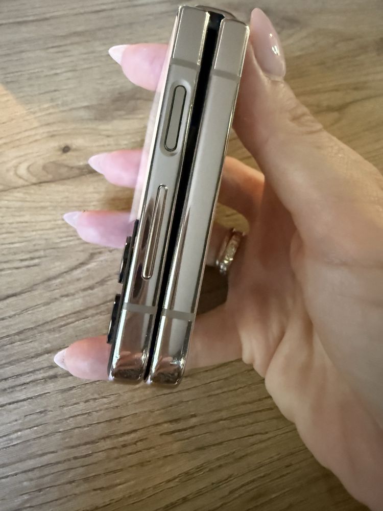 Samsung Galaxy Z Flip 4