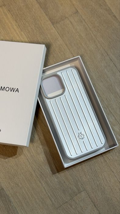 Husa Rimowa iPhone 16 pro max / gri / aluminiu