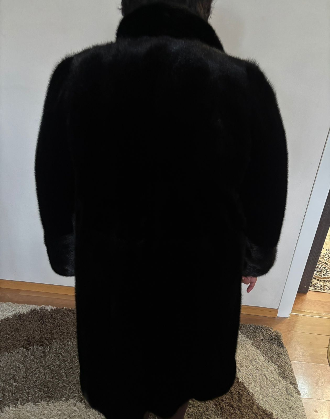 Продаю норковую шубу