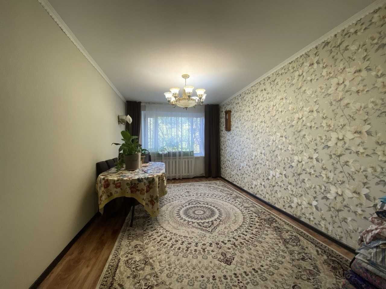 5-ком ул/пл на 8 мкр., 2 этаж/10,  2 санузла. ПОМОЩЬ В ИПОТЕКЕ!