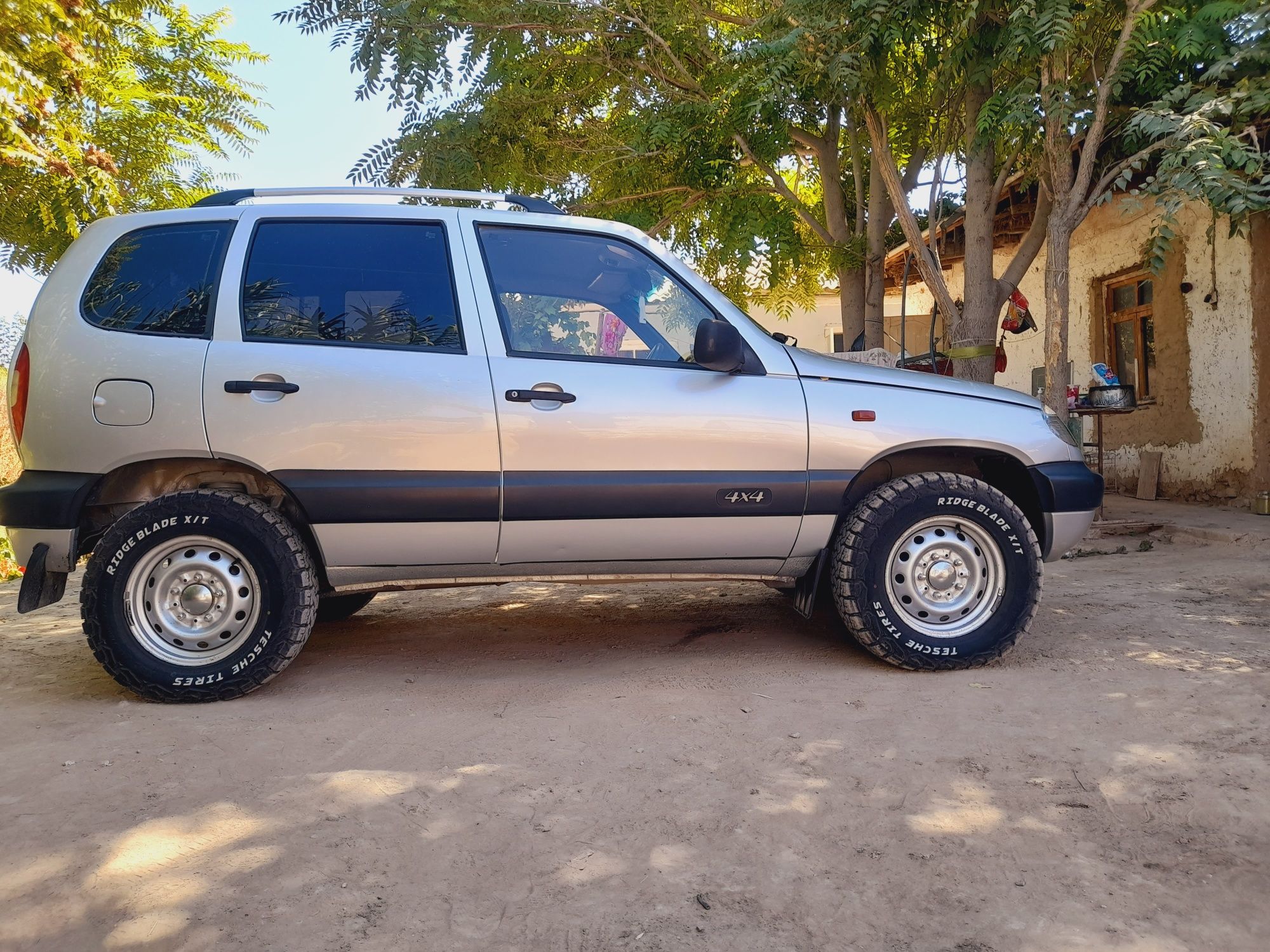 Chevrolet Niva 2004