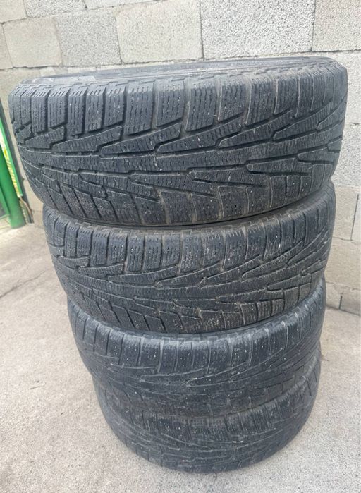 Продам комплект зимней резины Nokian Nordman R17.