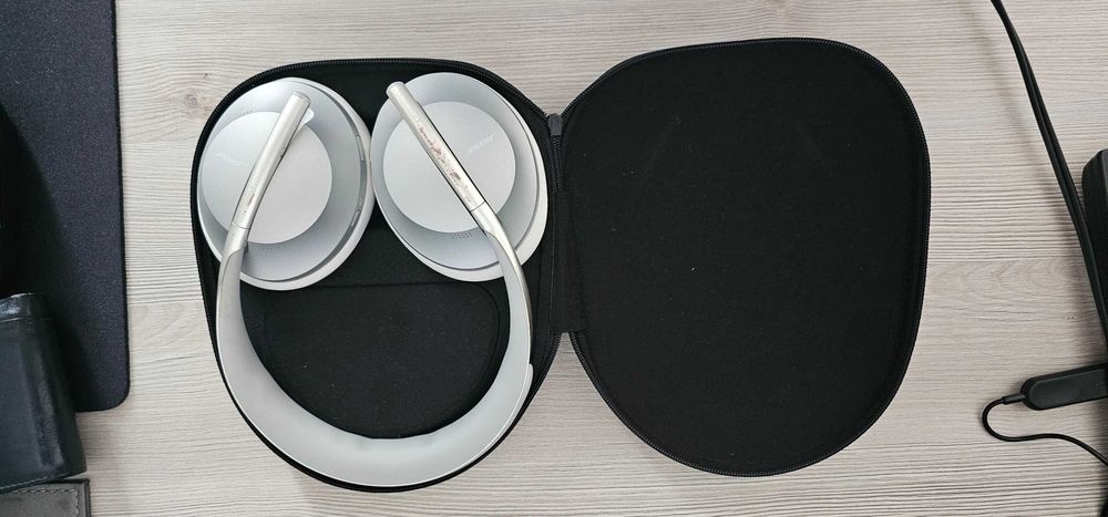 Casti Over the Ear Bose 700, Wireless, Bluetooth, Noise cancelling