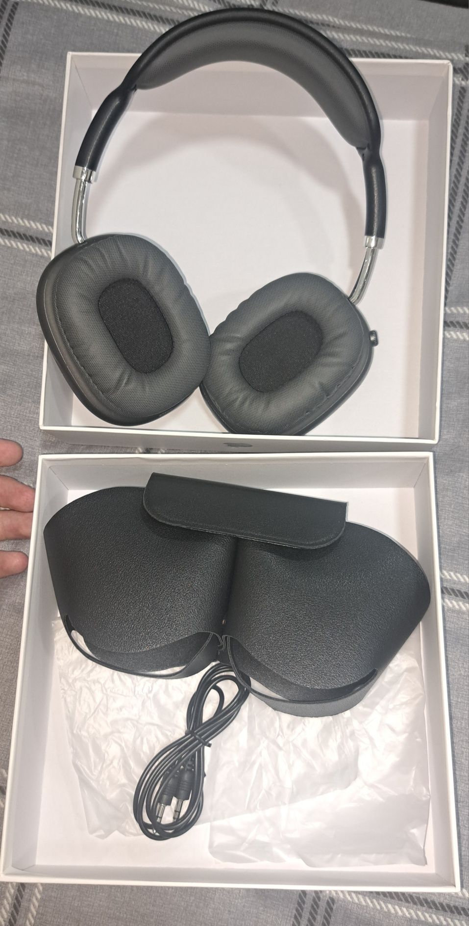 AirPods Max with Smart Case