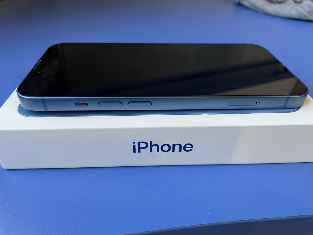 iPhone 13 128Gb  с гаранция