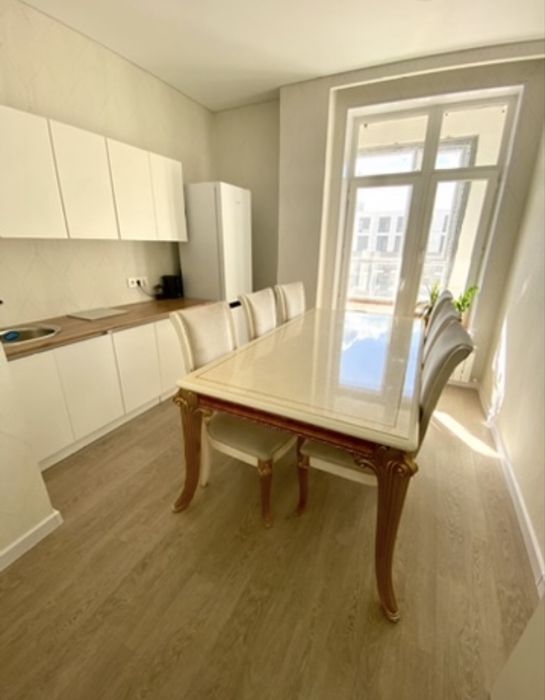 Стол и стулья продам