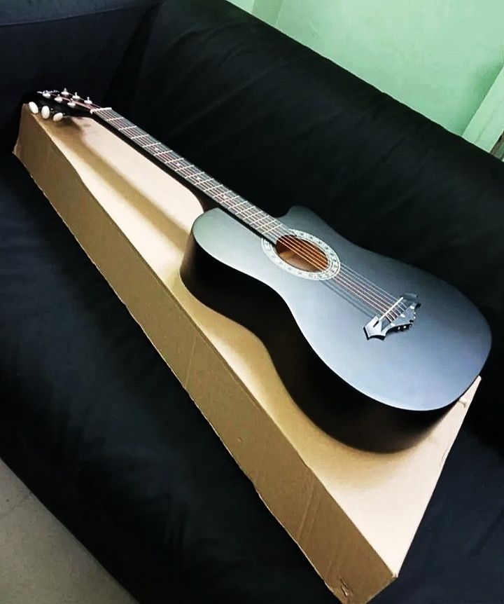 Gitara akustika super brand  Mega Skidka