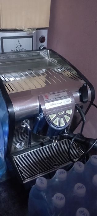Продается срочно профессиональная кофе машинка Nuova Simonelli Musica