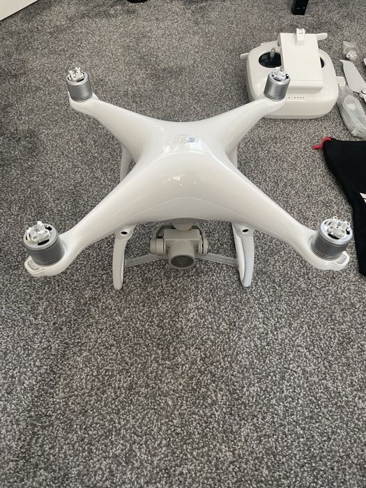 Drona DJI phantom 4