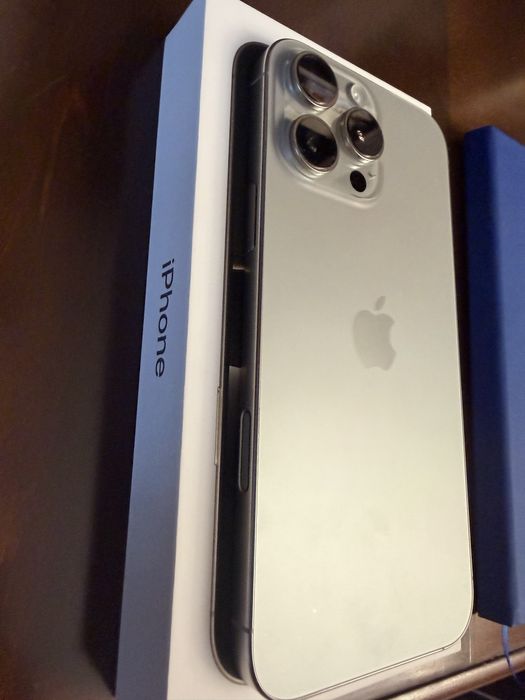 Iphone 16 pro max -ca si nou- cadou husa si folie sticla