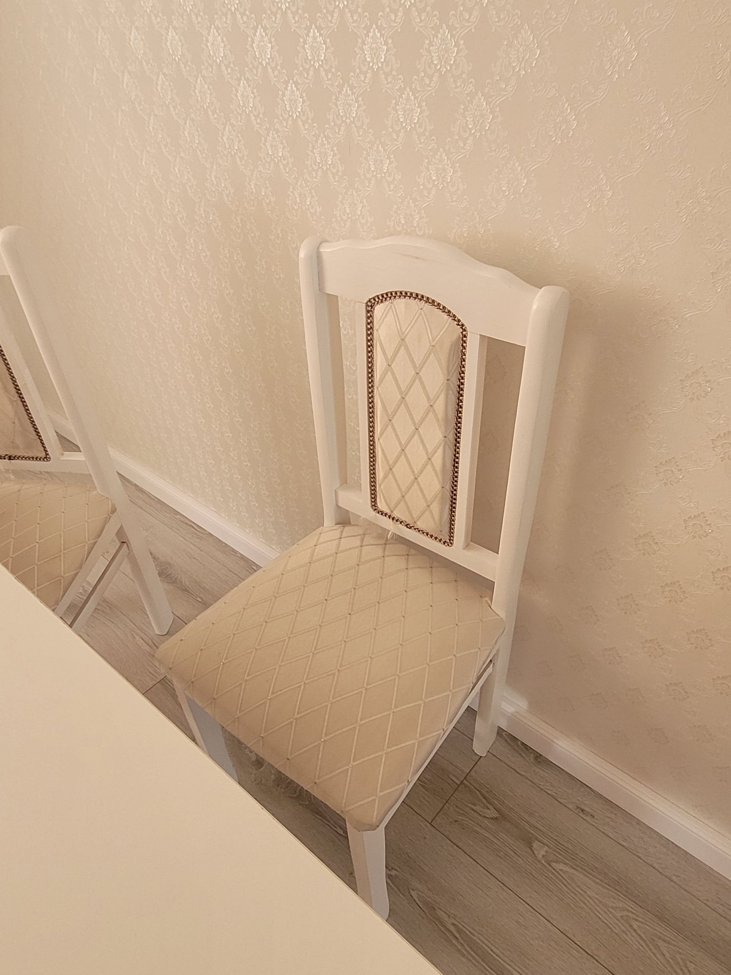 Продам Стол и стулья