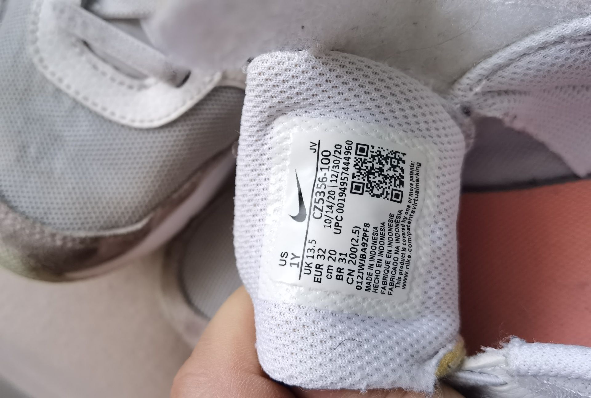 Vând adidas Nike Air mărimea 32