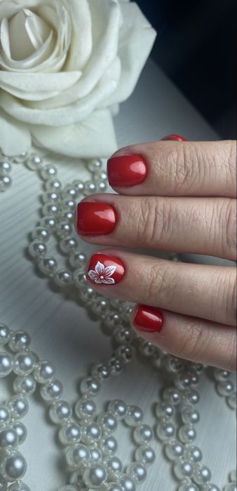 Unghii cu gel și ojă semi