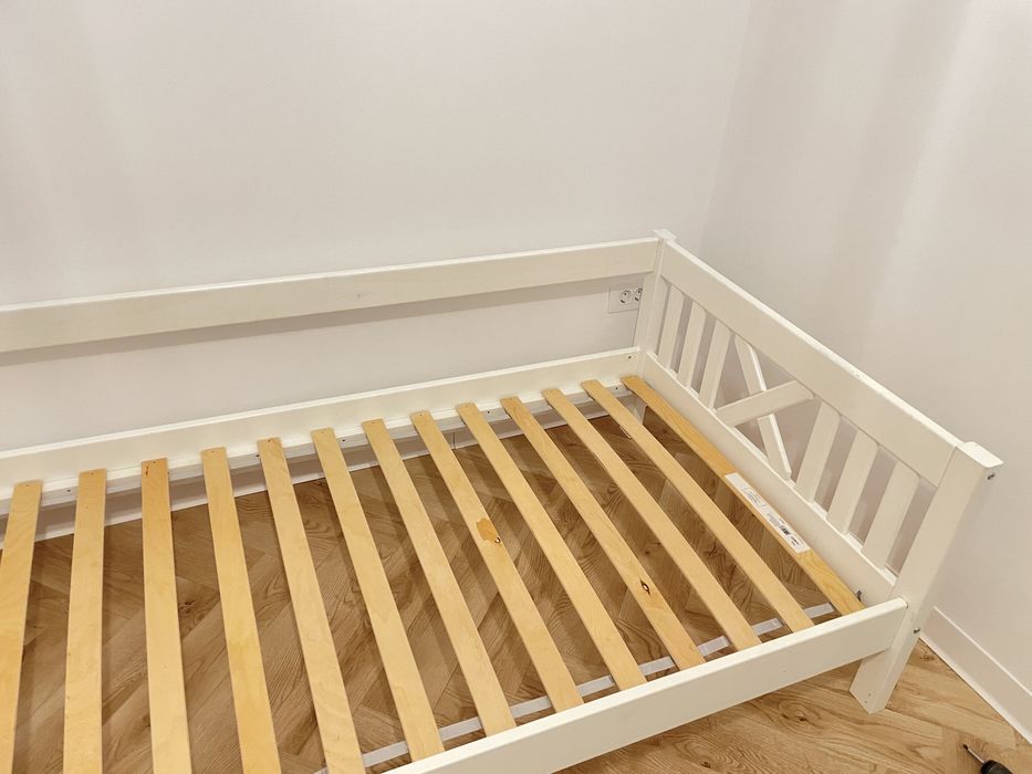 Pat 90x200 cm alb mat cu somiera inclusa