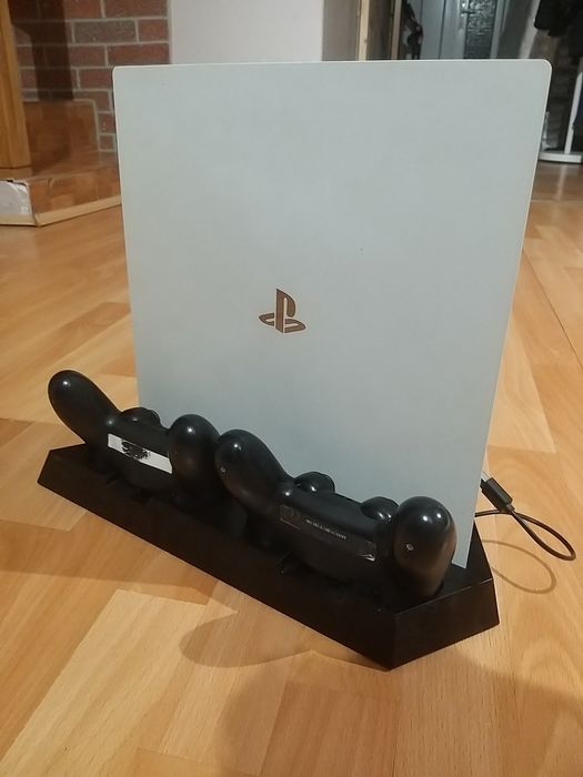Cand PS 4 PRO , 4k ,1 TB