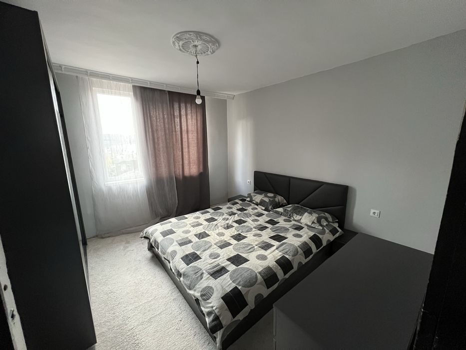 Етаж от къща с гараж, мазе и двор в централна част на гр.Радомир.