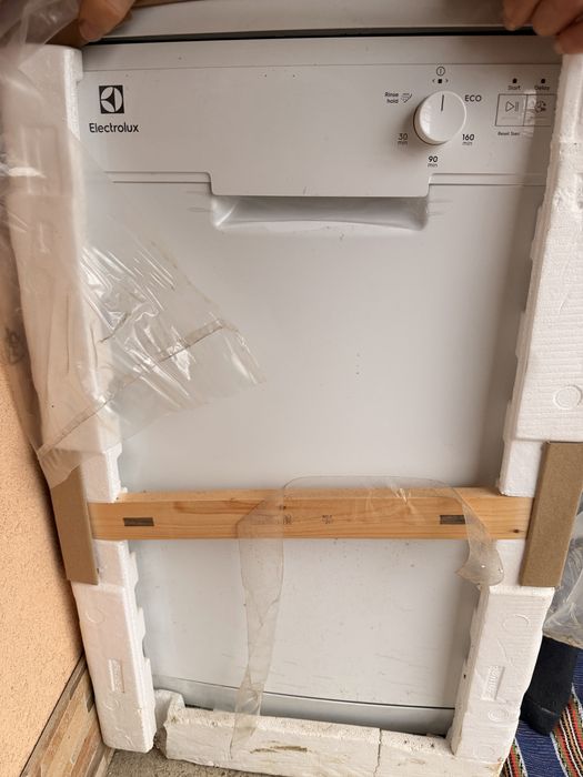 Masina spalat vase electrolux noua sigilata