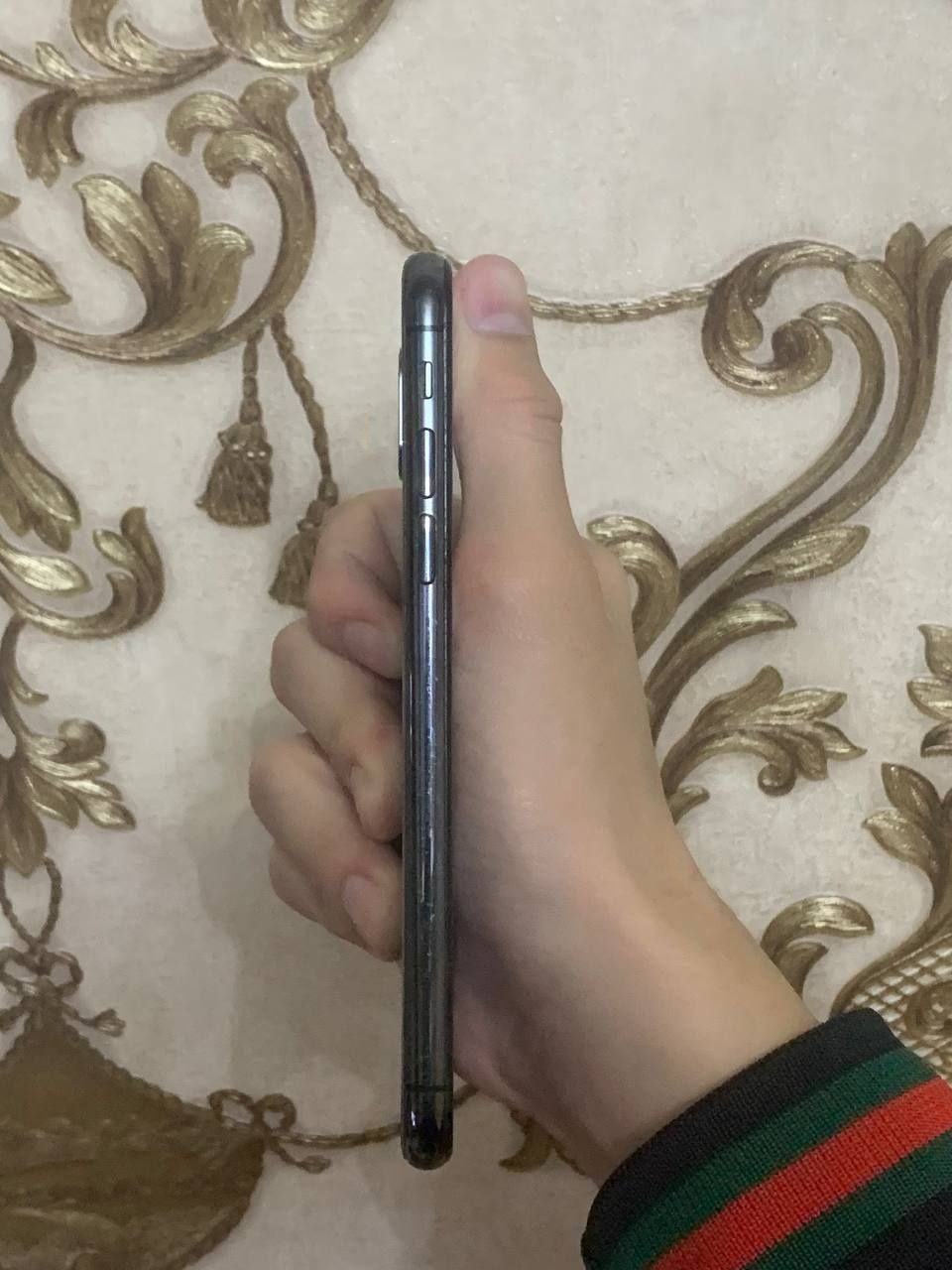 Iphone x rangi qora