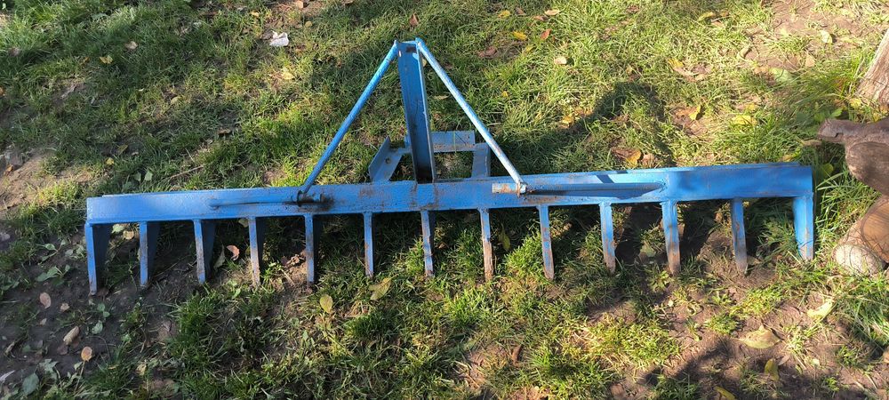 Tractoare și utilaje.