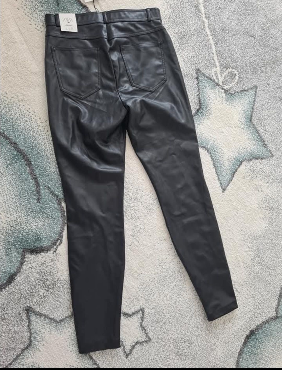 Pantaloni piele noi