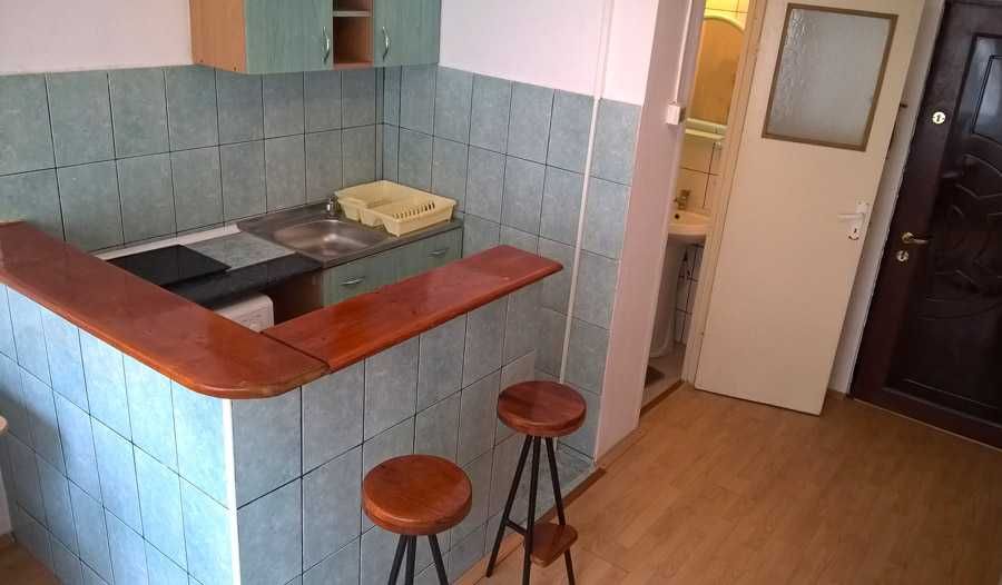 Închiriez cameră de camin mobilată, cu baie proprie, Nicolina