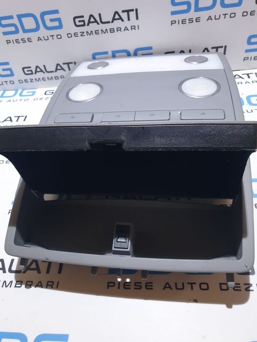 Plafoniera Lumini Fata VW Phaeton 2002 - 2010 Coc Plafoniera Lumini Fata Volkswagen Phaeton 2002 - 2010 Cod 3D0907135D