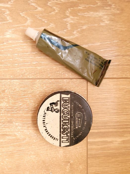 Set crema de ghete neagra/maro din anii 1980