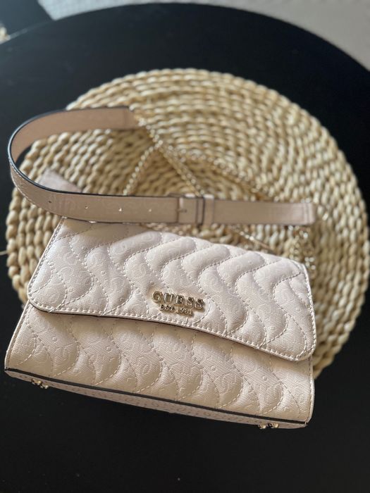 Дамска чанта Guess