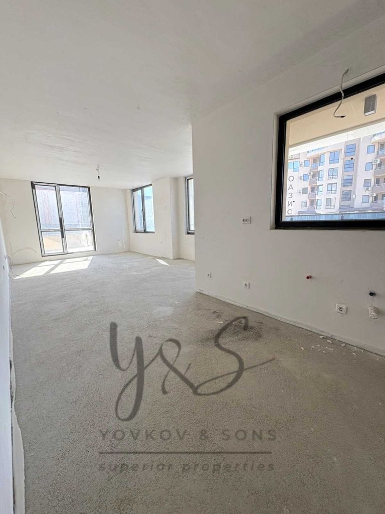 Продава се Тристаен апартамент в Пловдив, Христо Смирненски - 135 кв.м за 1208 €/кв.м - Снимка #1
