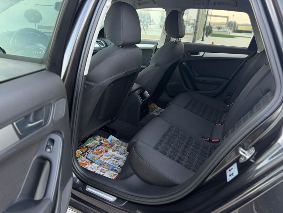 Audi A4 B8 S-line 2011  2.0 TDI 170 CP euro 5 adus azi