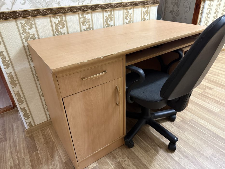 Продам компьютерный стол и стул