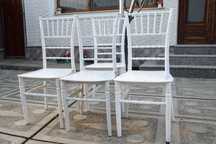 Vand scaune Chiavari din PPR. 105 ron