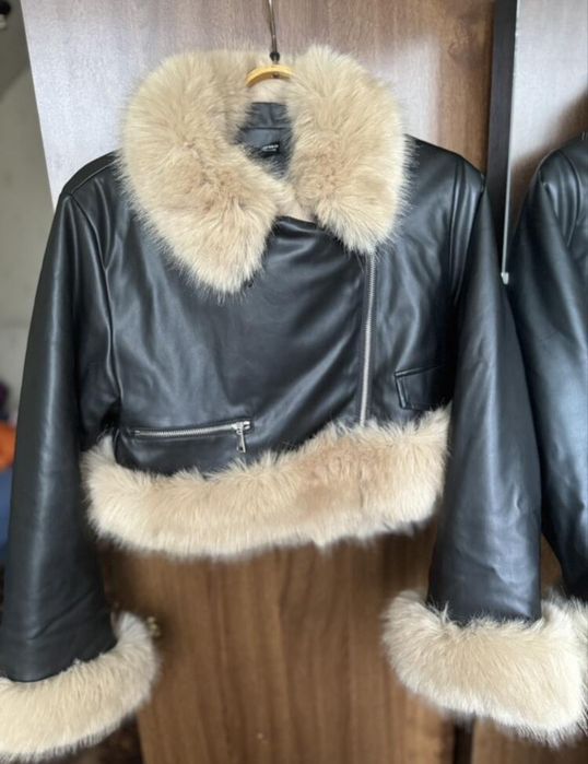 Vand jachetă scurta din piele