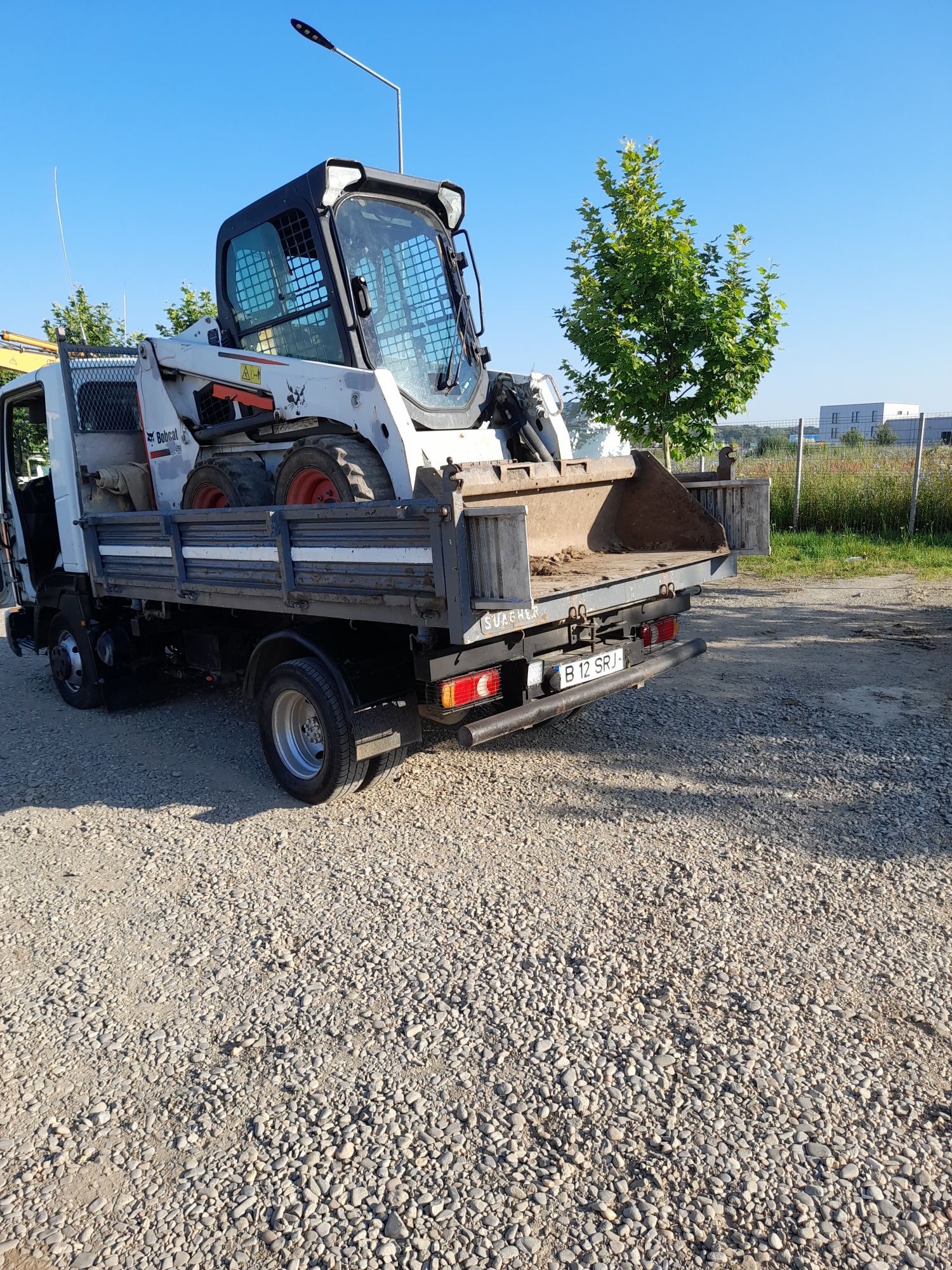 inchiriez Mini excavator de la 900 lei si Bobcat, Buldo excavator