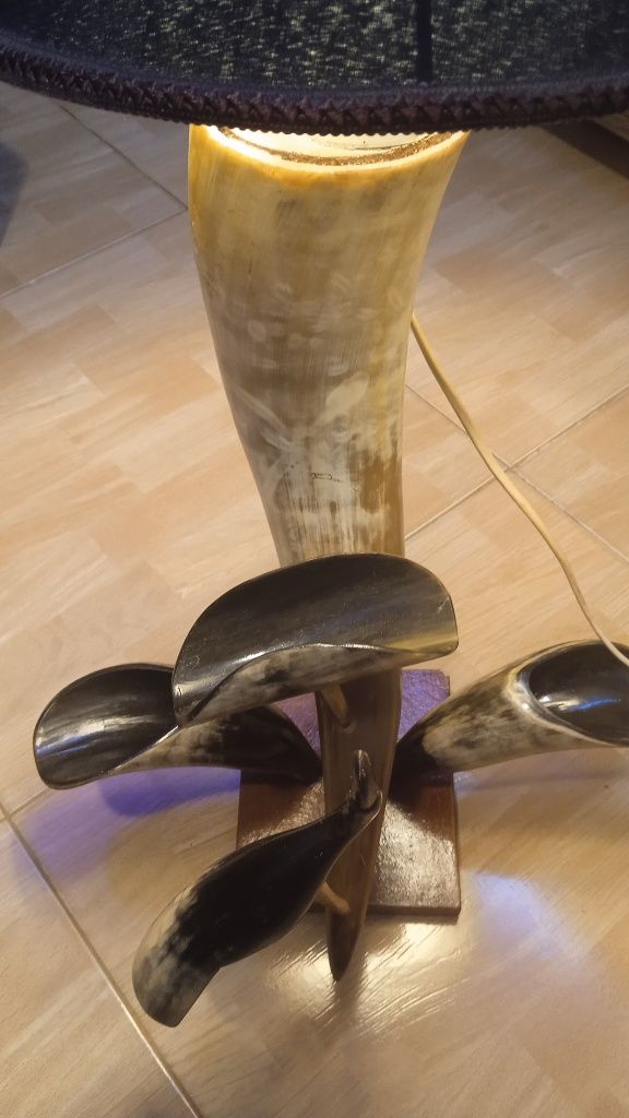 Veioza, lampa, din corn natural 63 cm, handmade, decor cabana/pensiune