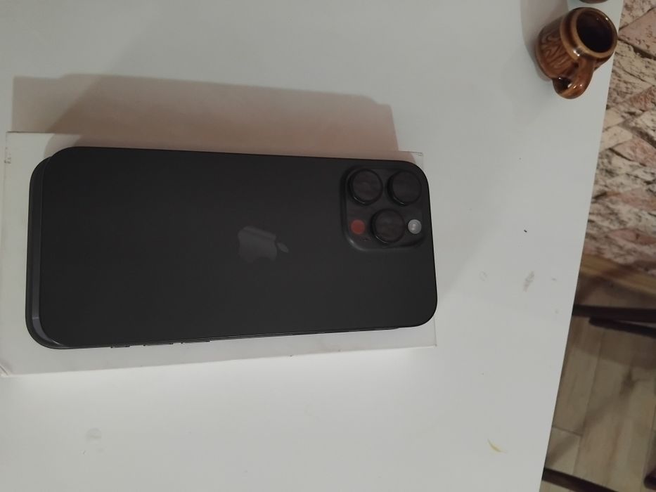 Vând iPhone 16 pro max