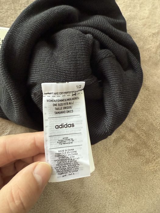 Adidas Performance caciula dama cu pom pom neagra marime one size noua