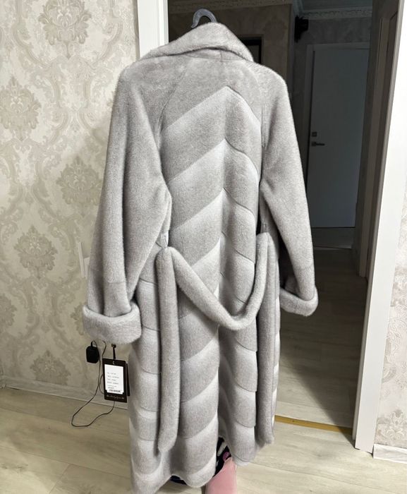 Продам шубу НОВУЮ каспи ред